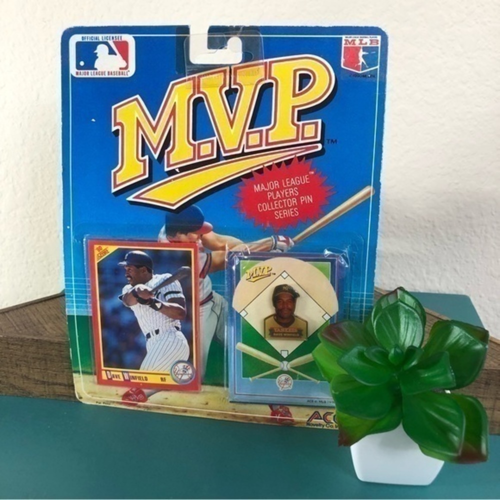 MLB M.V.P. Dave Winfield Collector’s Pin Series Baseball Card NY Yankees Vintage